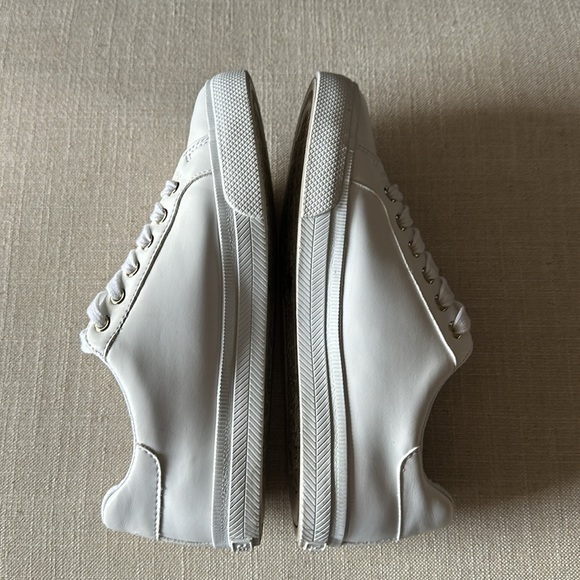 6M Women’s Tommy Hilfiger Sneakers - Picture 6 of 6